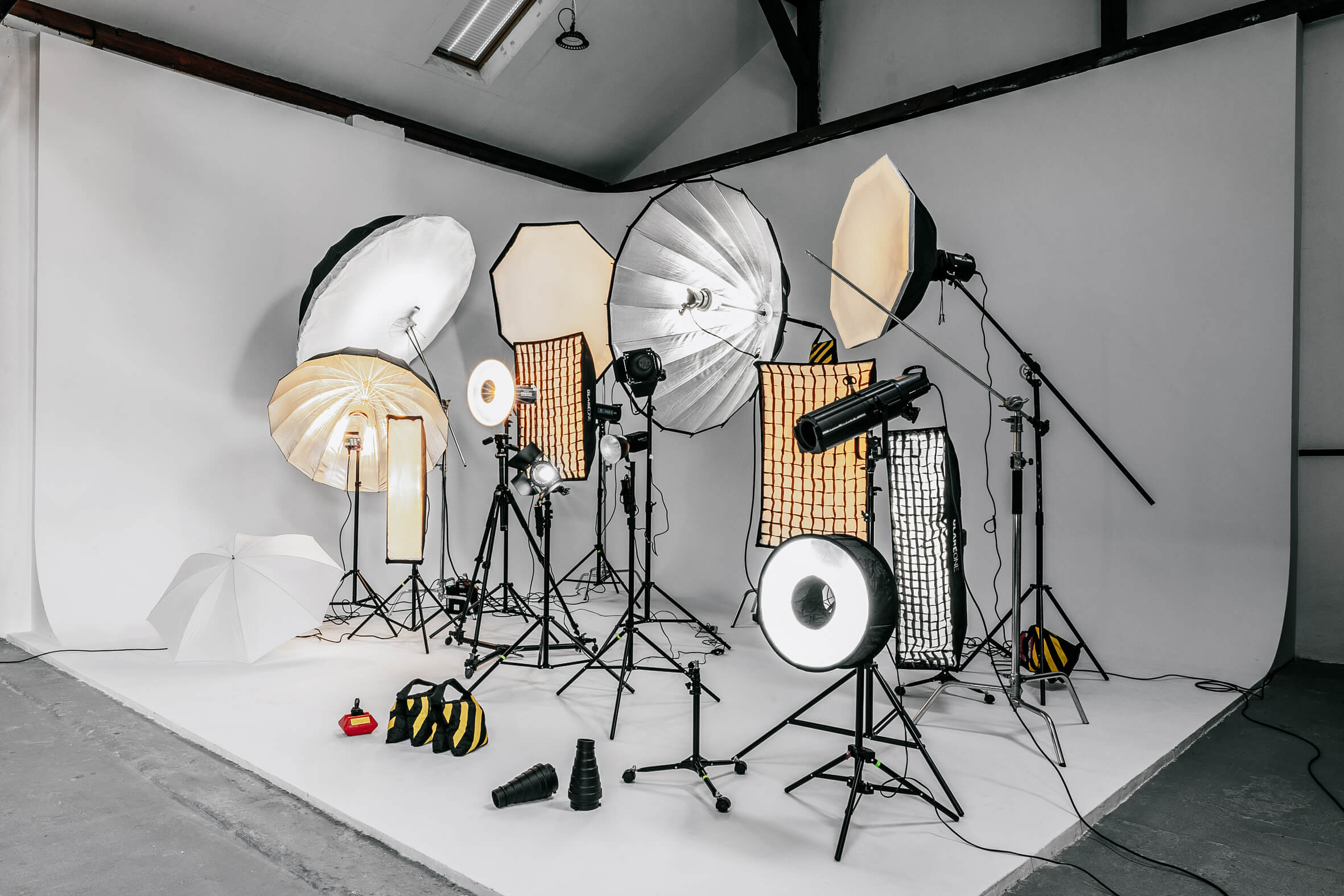 Lampy LED Nanlite Forza – profesjonalne światło do nagrań i sesji Warszawa Kompletny zestaw lamp błyskowych Elinchrom D-Lite RX i BRX z akcesoriami – profesjonalne studio fotograficzne w Warszawie